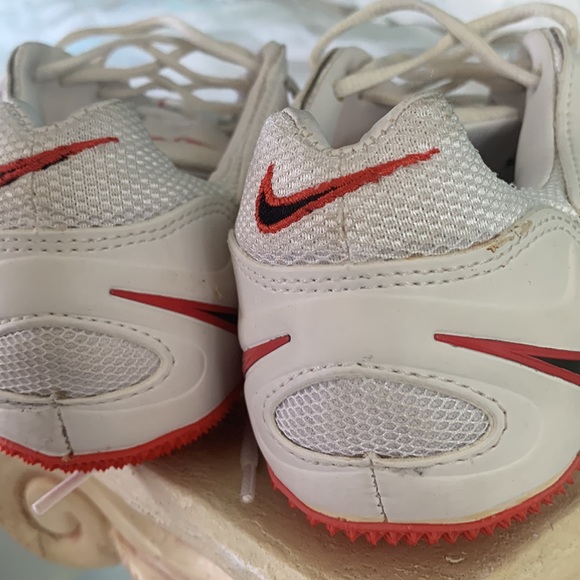 Nike (10.5) - Picture 5 of 16